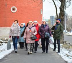 Мы уже успели заехать на Павелецкую площадь и покушать блюда грузинской кухни и благополучно доехать до Донского монастыря. 